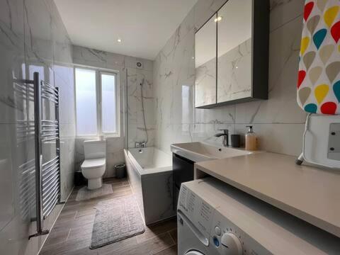 Star London Finchley Road 3-Bed Escape With Garden Lägenhet Exteriör bild